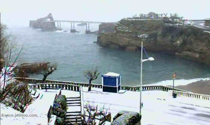 Le Rocher de la Vierge sous la  neige
