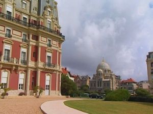 Hotel du Palais et eglise orthodoxe
