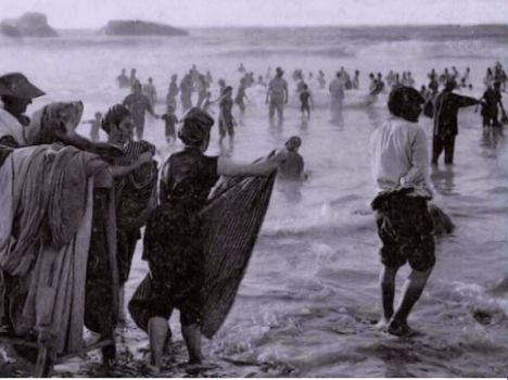 Bains de mer du temps de l'imp&eacute;ratrice Eug&eacute;nie &agrave; Biarritz