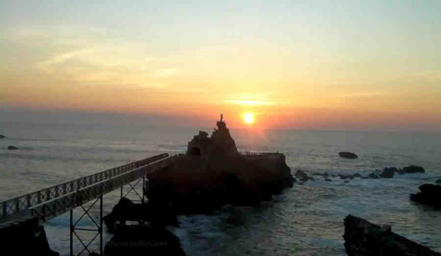 Coucher de soleil sur le Rocher de la Vierge