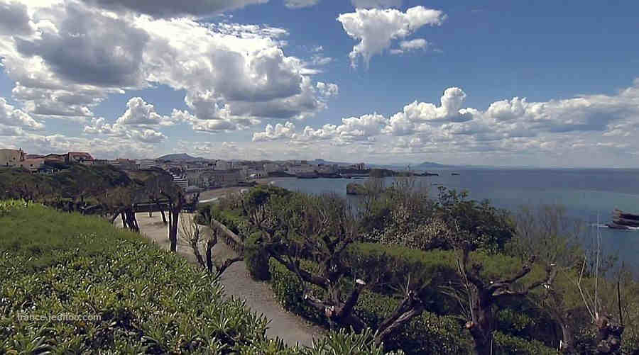 Vue de Biarritz depuis le phare