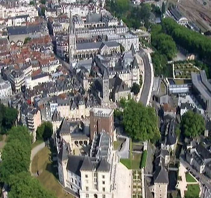 Ch&acirc;teau de Pau, hotel Gassion et &eacute;glise St-Martin