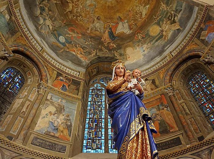 int&eacute;rieur de l'&eacute;glise St-Jacques de Pau