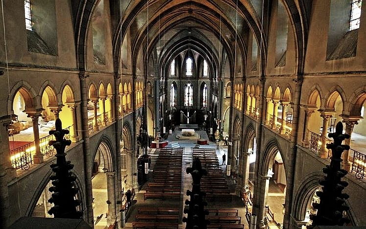 int&eacute;rieur de l'&eacute;glise St-Jacques de Pau