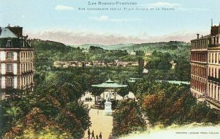 pau, place royale et les pyr&eacute;n&eacute;es