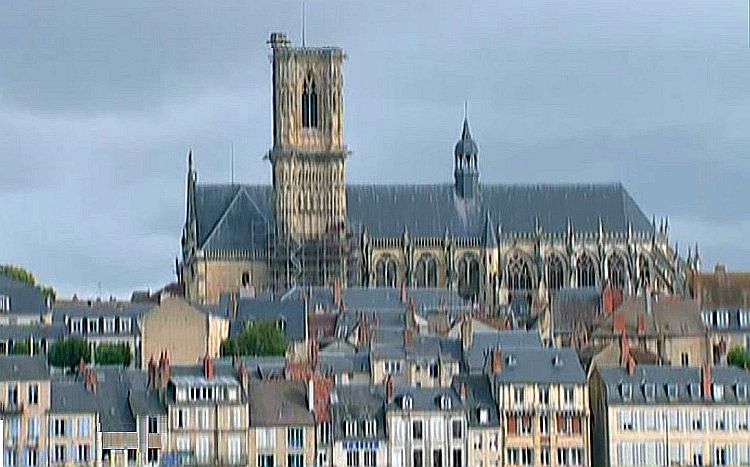 Nevers et cath&eacute;drale