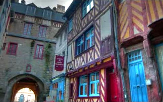 Porte Mordelaise et maisons &agrave; Rennes
