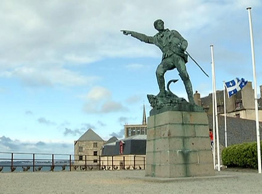 Statue de Surcouf &agrave; St-Malo