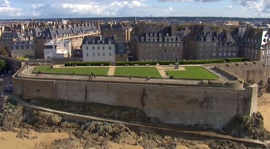 Promenade des remparts &agrave; St-Malo