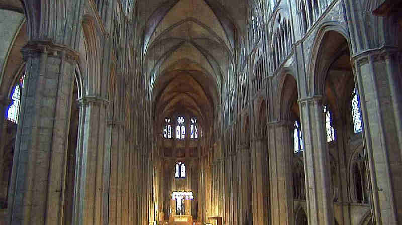Nef de la cath&eacute;drale de Bourges