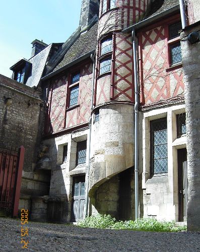ancien  h&ocirc;tel particulier &agrave; Bourges
