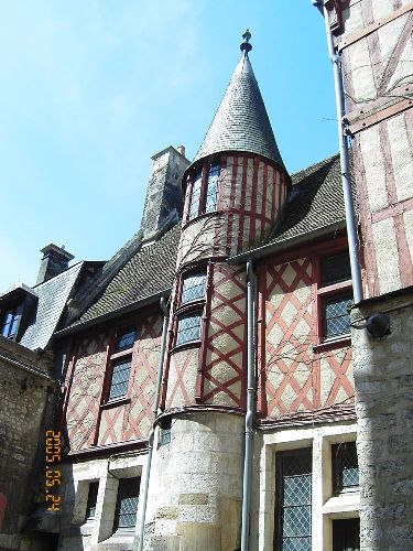 ancien  h&ocirc;tel particulier &agrave; Bourges