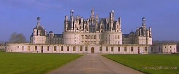 Ch&acirc;teau  Chambord vu de l'arri&egrave;re - back of Chambord
