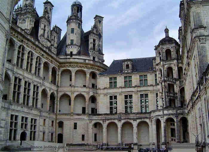 cour du Ch&acirc;teau  de Chambord - Chambord laygournd