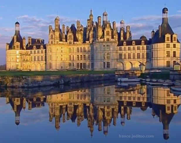 Ch&acirc;teau  Chambord reflets sur l'eau