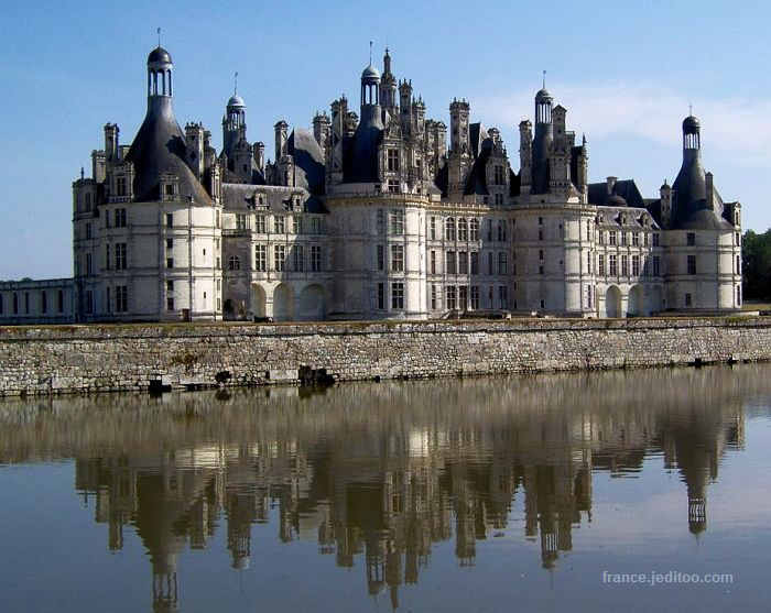 Ch&acirc;teau  Chambord reflets sur l'eau