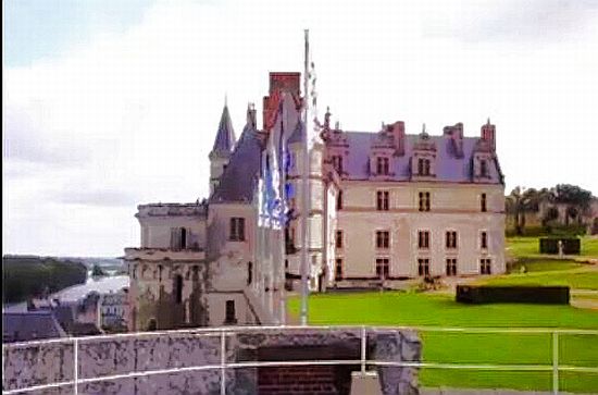 Ancien ch&acirc;teau d'Amboise, vu de l'esplanade