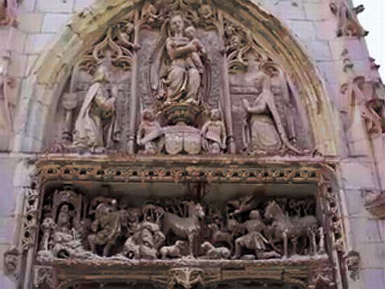 Linteau    porte d'entr&eacute;e Chapelle St-Hubert Amboise