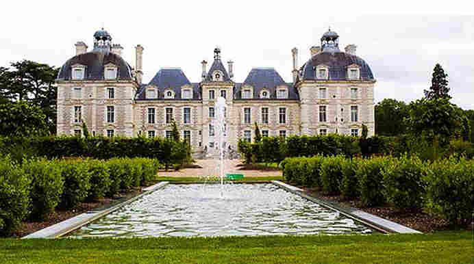 Cheverny, fa&ccedil;ade et bassin