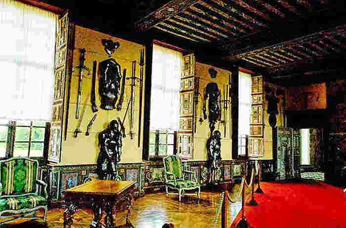 Cheverny salle d'arme