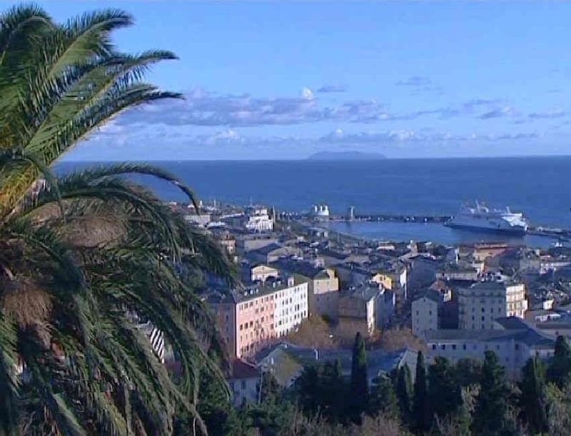 Vue sur le port de commerce de  Bastia