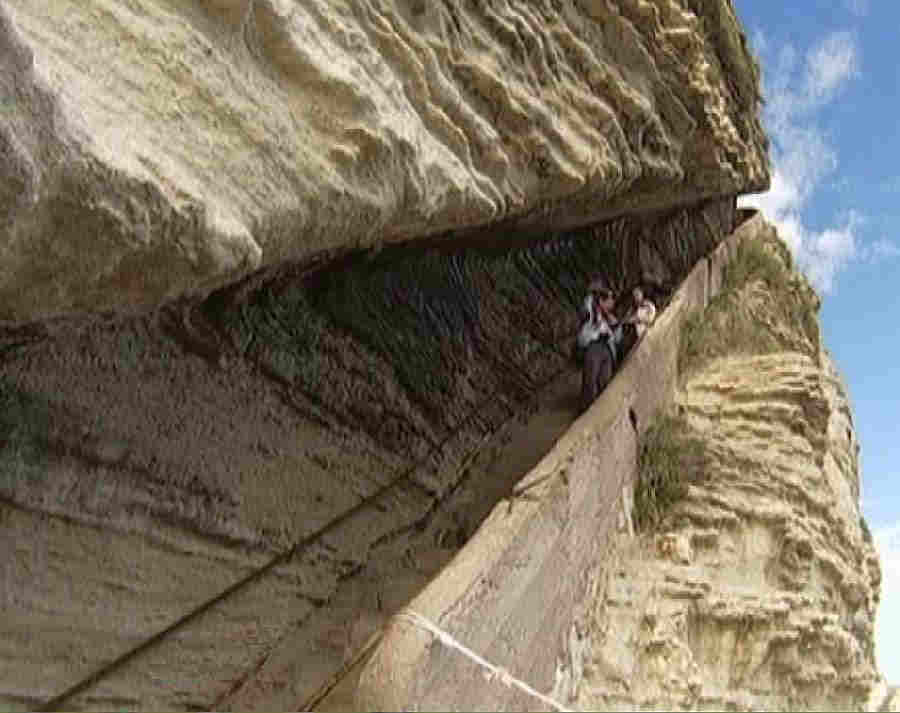 Chemin dans la  falaise de Bonifacio