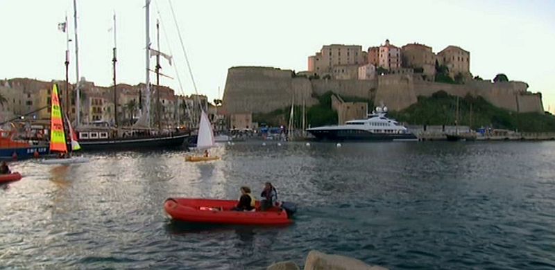 Port anim&eacute; de Calvi et citadelle
