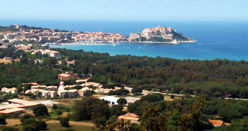 Vue de Calvi depuis les hauteurs