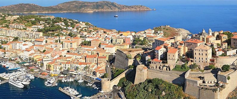 Vue de la  ville, de Calvi, du port et de la citadelle