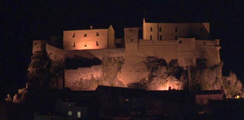 citadelle de Cort&eacute; la nuit