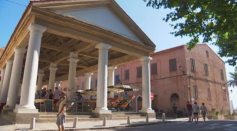 March&eacute; couvert, Ile Rousse Corse