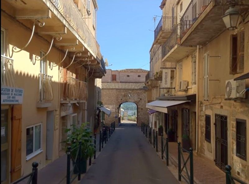 rue de la porte g&eacute;noise Porto Vecchio