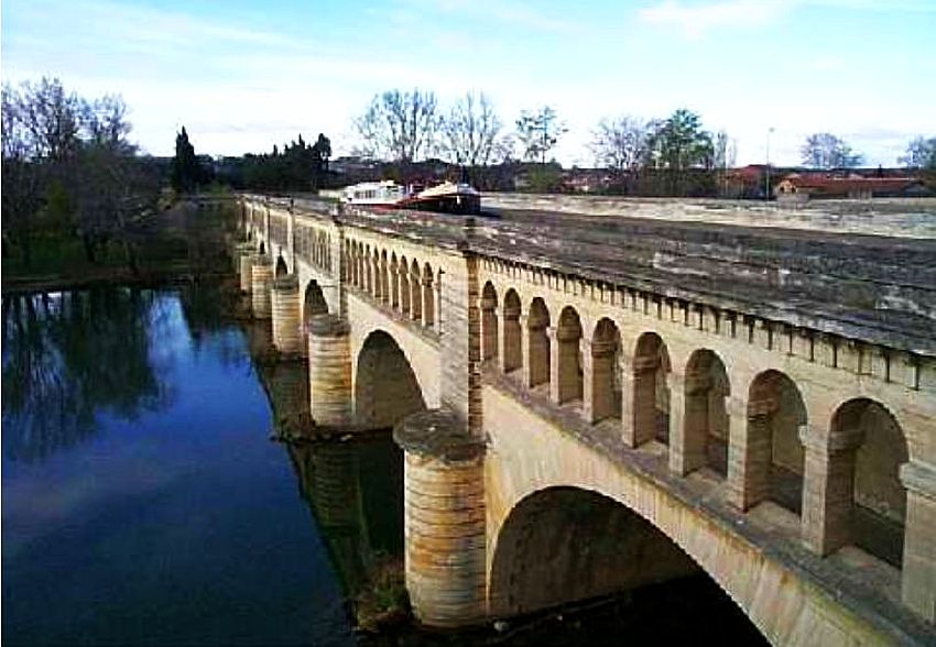 Le pint canal de B&eacute;ziers