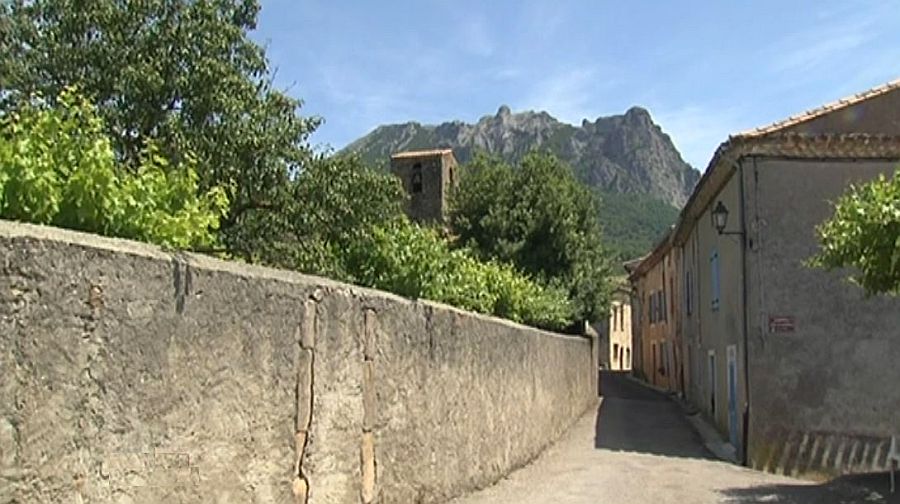 Pic du Bugarach  vu  du  village