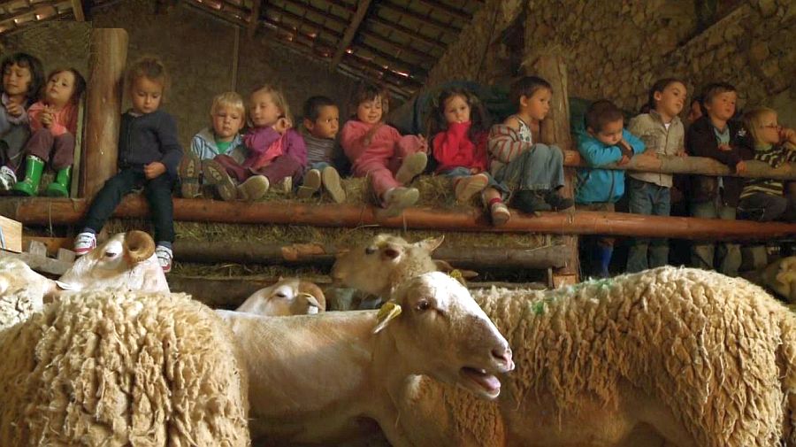 Les enfants de Bugarach  &agrave;  l'abri pour la fin  du monde !