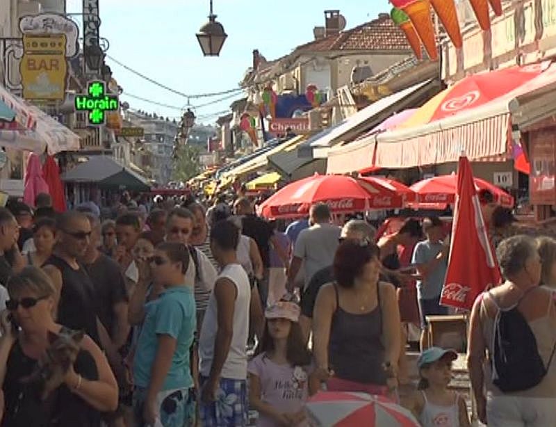 Rue anim&eacute;e du Grau du Roi
