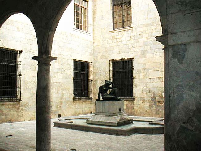 Patio mairie de Perpignan