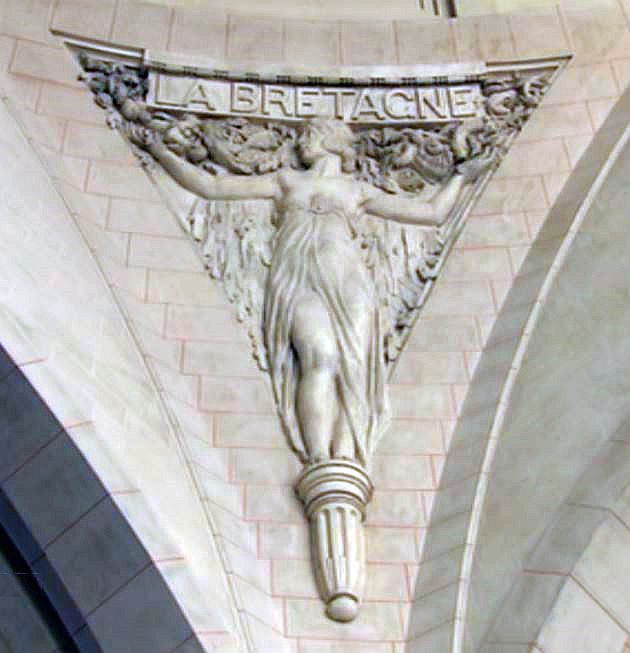 Sculpture de  la gare des B&eacute;n&eacute;ductions de Limoges