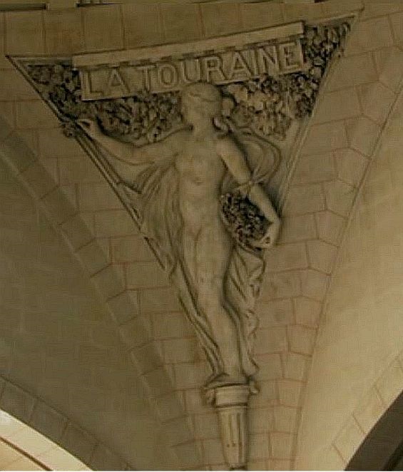 Sculpture de  la gare des B&eacute;n&eacute;ductions de Limoges