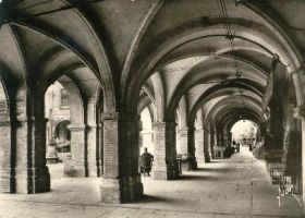 Montauban  place nationale arcades