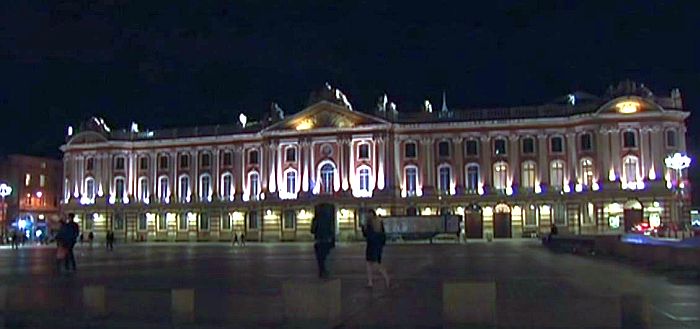 Capitole de Toulouse illumin&eacute;, la nuit