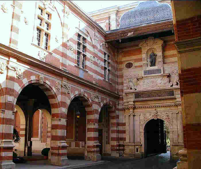 la cour Henri 4 du Capitole de Toulouse