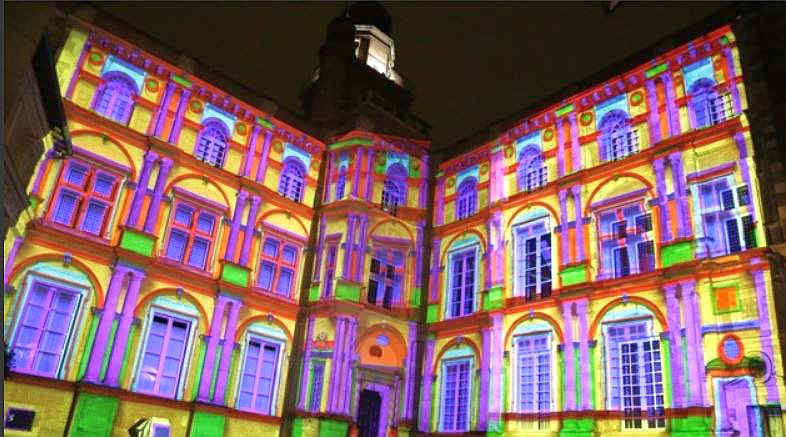 Son et lumi&egrave;re sur la fa&ccedil;ade de l'hotel d'Assezat