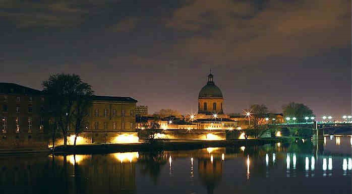 Vue de la Grave &agrave; Toulouse, la nuit