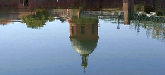 reflet du d&ocirc;me de la Grave sur la Garonne