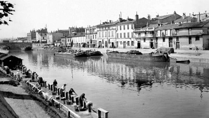 Lavandi&egrave;res sur les  quais de   la Garonne &agrave;  Toulouse , au d&eacute;but du 20e si&egrave;cle