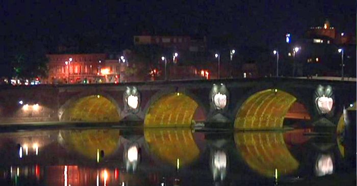 Le Pont neuf la nuit  &agrave; Toulouse