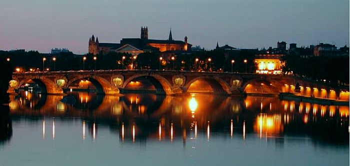 Le Pont neuf le soir &agrave; Toulouse