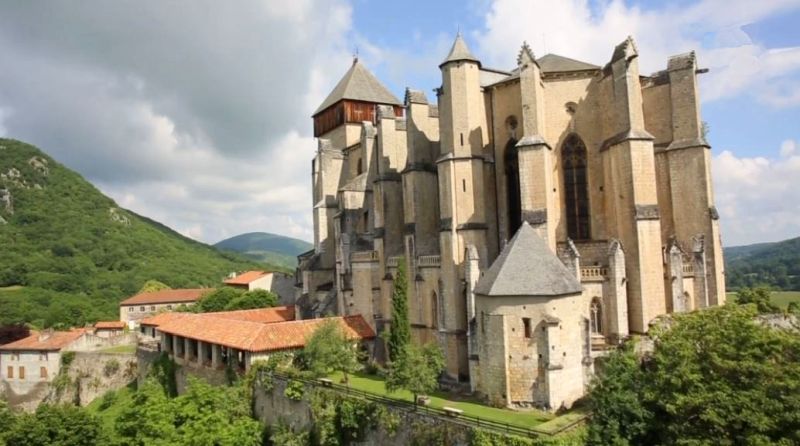 Clo&icirc;tre roman  de St-Bertrand de Comminges