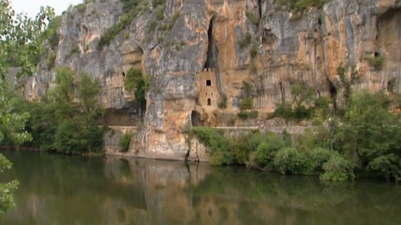Chateau du  diable ou des anglais, falaise de Rochecourbe